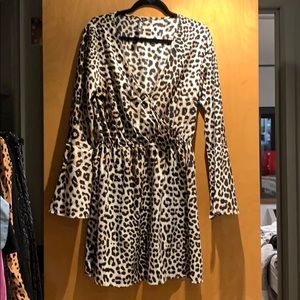 Leopard dress with flared sleeve and bottom